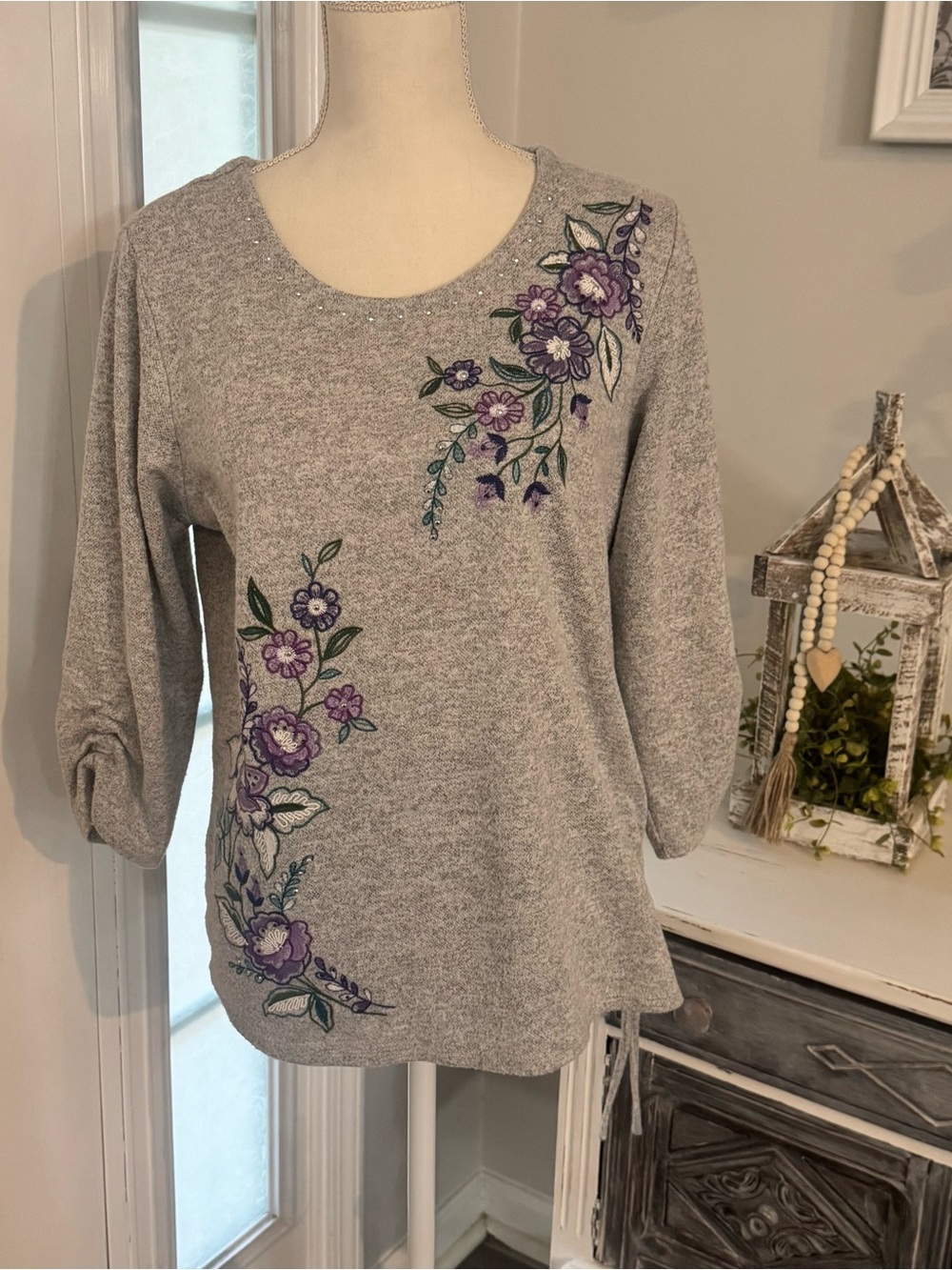Alfred Dunner Lake Champlain Embroidered Floral Side Tie Ruched top Sz Med